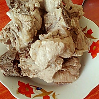东北酸菜大骨头的做法图解4