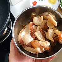 青蒜香干炒五花肉的做法图解1