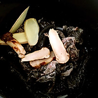 乌鸡板栗松茸汤的做法图解1