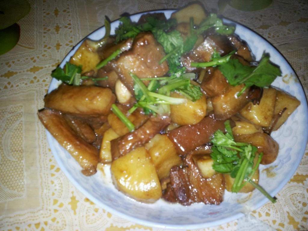 五花肉炖土豆怎么做_五花肉炖土豆的做法_开心123jiajia_豆果美食