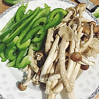 青椒肉丝炒茶树菇【家常小炒】的做法图解1