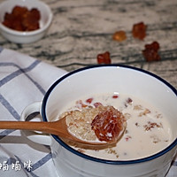 冰糖牛奶炖桃胶的做法图解1