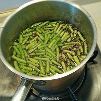 豇豆炒鸡胸肉的做法图解4