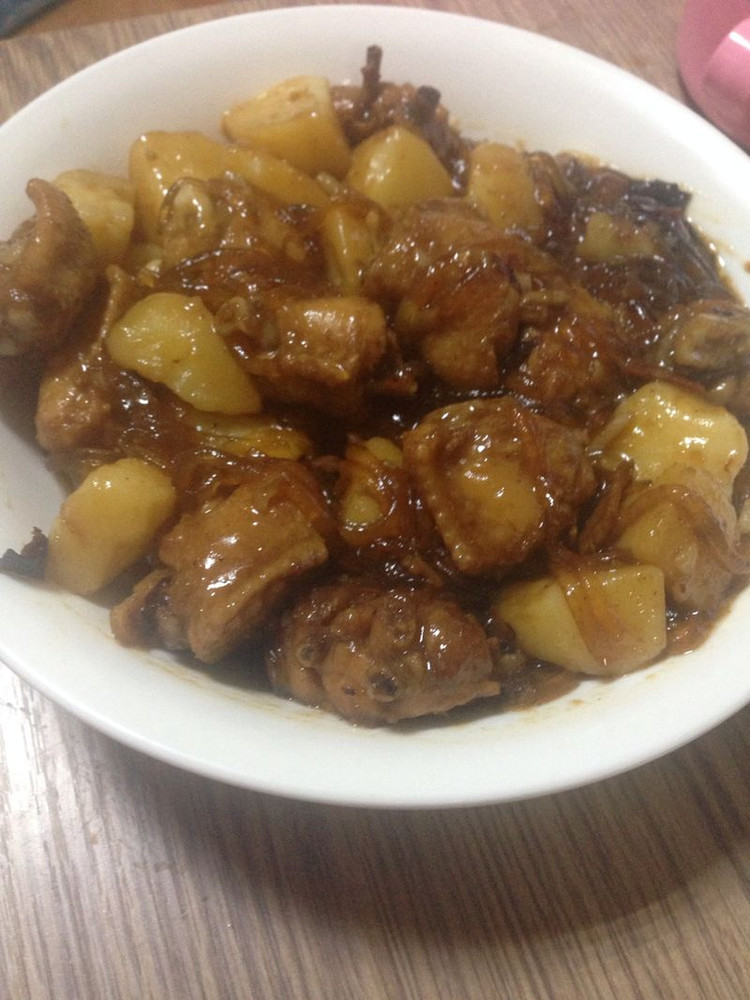 鸡翅中炖土豆粉条。的做法