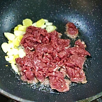 #肉食者联盟#蒜苗炒牛肉  炒出嫩滑牛肉的窍门的做法图解7