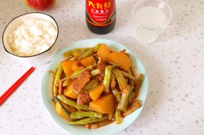 土豆豆角炖肉