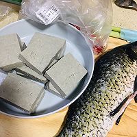 黑豆腐炖鱼的做法图解1