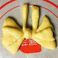 只要一次发酵的奶香蝴蝶结面包（面包机揉面版）的做法图解9