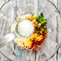 #一学就会快手菜#松花皮蛋拌豆腐，酸辣开胃！清凉爽口！的做法图解5