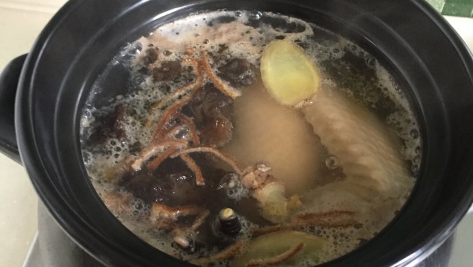 鲫鱼鸭血汤
