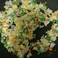 #柏翠辅食节 营养佐餐#龙利鱼豌豆炒饭的做法图解10
