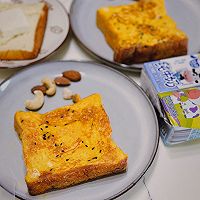 快手早餐——鸡蛋面包片的做法图解5