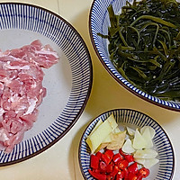 下饭神器 海带炒牛肉的做法图解1