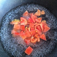 西红柿紫菜汤的做法图解2