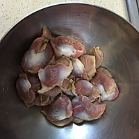 辣椒炒鸡胗的做法图解2