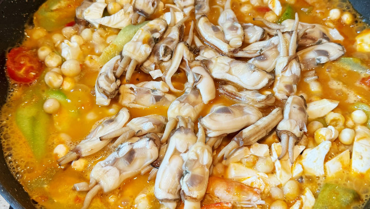 夏季减脂下饭菜——金沙丝瓜烩蛏子的做法