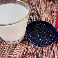西米露奶茶的做法图解1