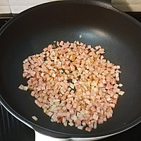 杏鲍菇午餐肉鱿鱼丝酱油炒饭的做法图解5