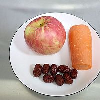 #流感季饮食攻略# 苹果胡萝卜红枣汤的做法图解1