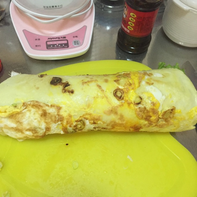 老干妈煎饼果子加五谷豆浆的做法图解11