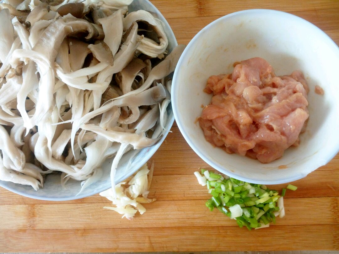 平菇肉片汤怎么做_平菇肉片汤的做法_子言厨房_豆果美食