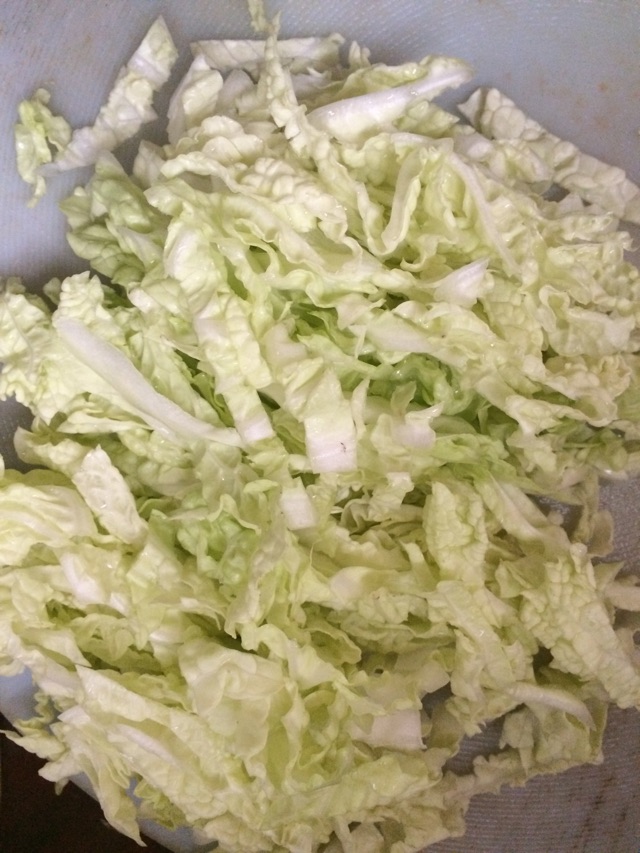 白菜粉丝豆腐汤的做法图解1