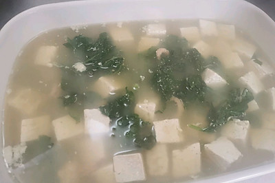 芹菜叶豆腐汤