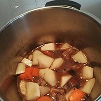 萝卜莴笋牛腩煲的做法图解6