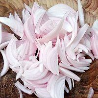 爆炒鱿鱼——鱿鱼对洋葱的爱的做法图解4