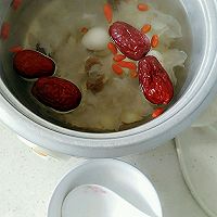 雪耳红枣汤的做法图解2