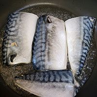 #秋天的第一条挪威青花鱼#普宁豆酱烧青花鱼的做法图解3