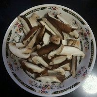 【牛妈妈私房菜】之香菇炒蒜苔的做法图解2