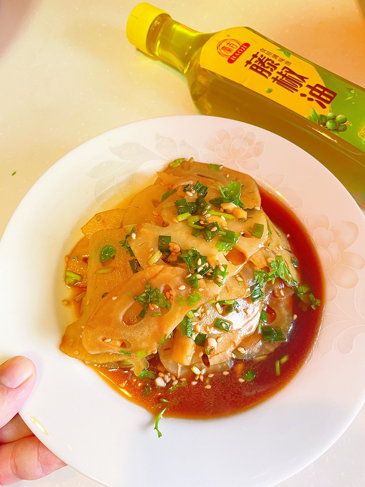 藤椒油拌莲藕的做法