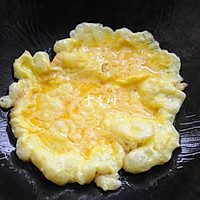 平菇青椒炒鸡蛋 好吃又营养的超快手家常菜的做法图解5