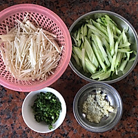 #冰箱剩余食材大改造#青瓜拌金针菇的做法图解2