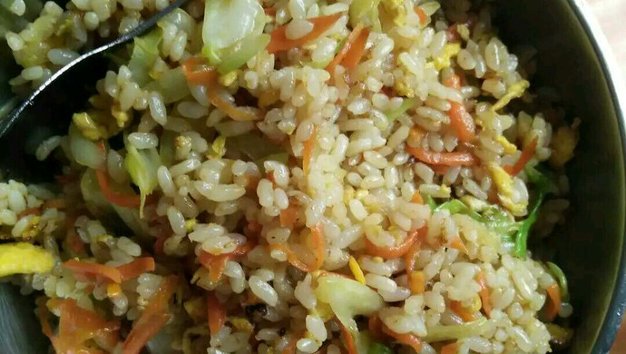 红萝卜包菜蛋炒饭