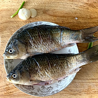 凉拌鲫鱼（超简单！）的做法图解1