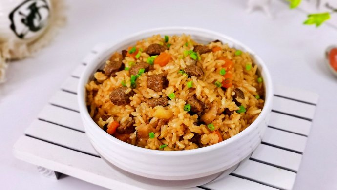 牛肉焖饭