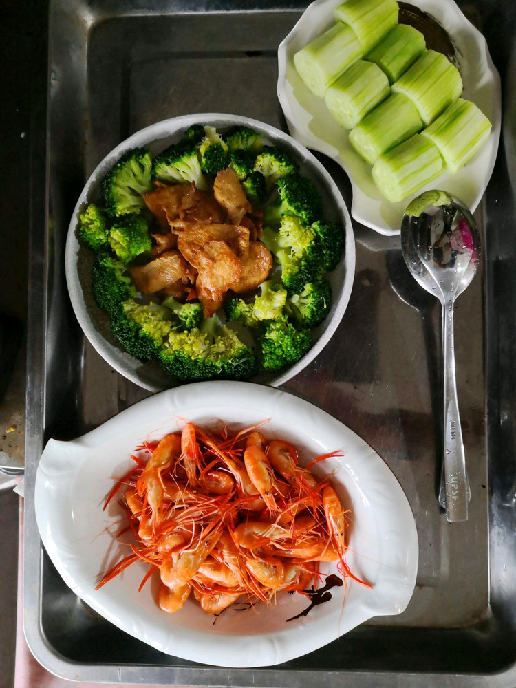 鸡胸肉配西兰花的做法