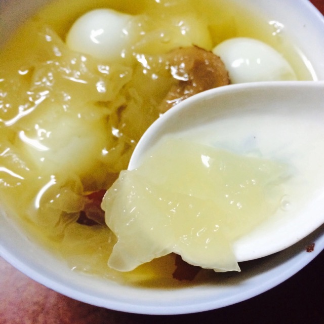 白木耳红枣鹌鹑蛋羹