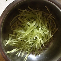 凉拌莴笋的做法图解2