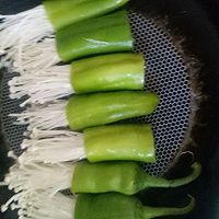 青椒酿金针菇（烧烤味）的做法图解4