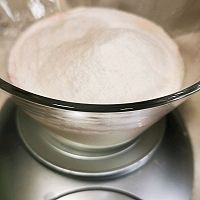 简易版草莓味冰淇淋的做法图解2