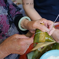 奶奶教我做粽子附视频+灰汤粽做法的做法图解10