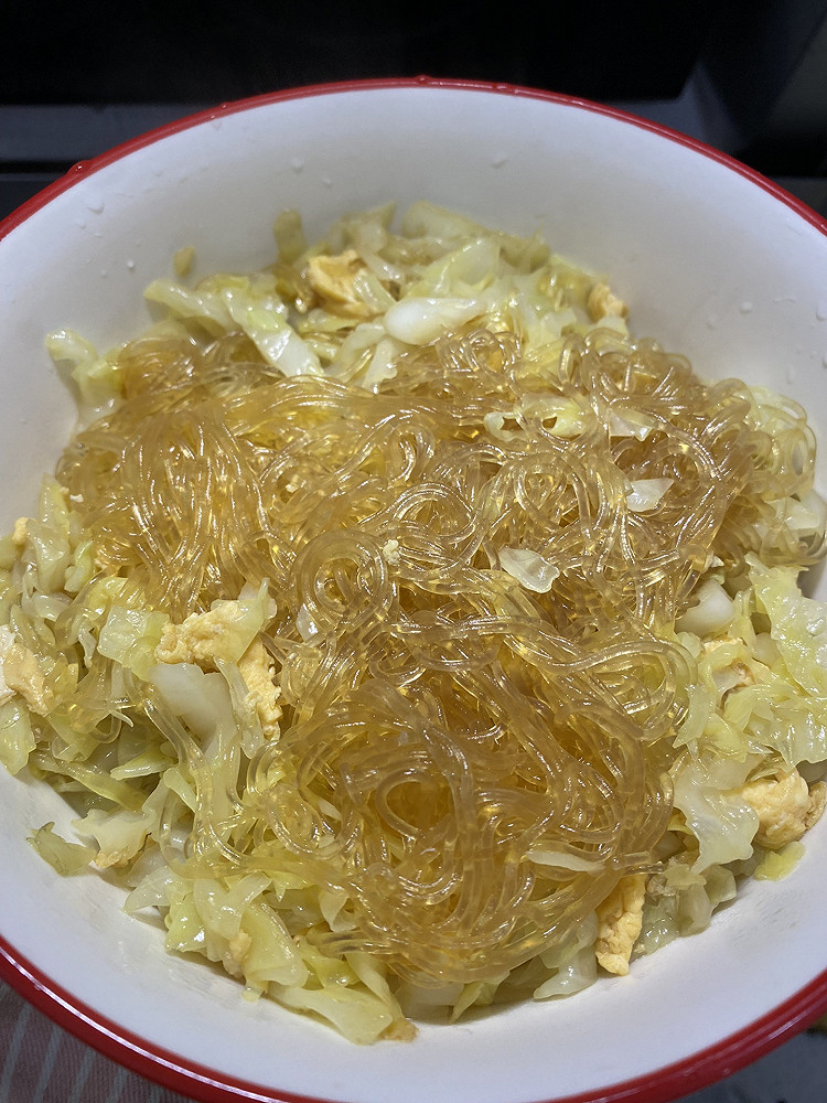 圆白菜粉丝炒鸡蛋的做法