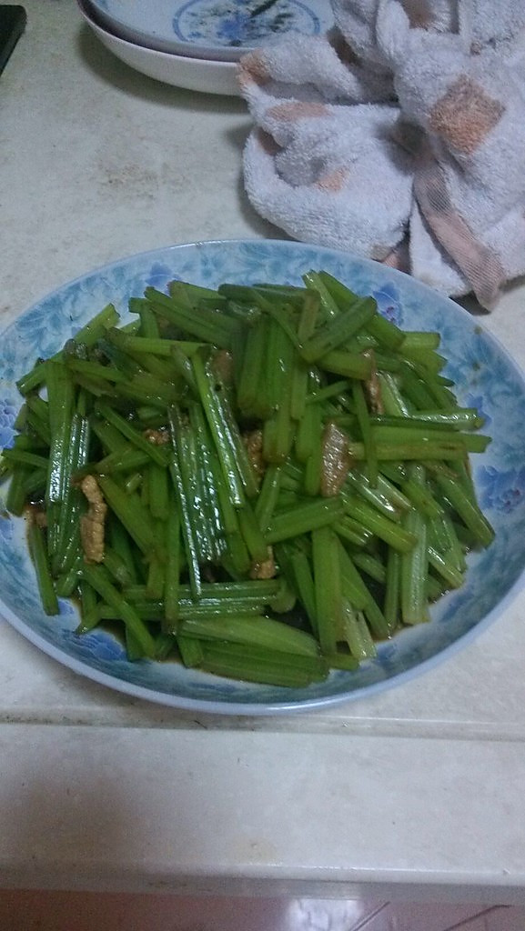 芹菜炒肉丝的做法