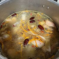 虫草菇淮山炖鸡，简单美味的做法图解3