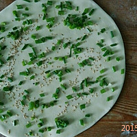 家常葱油饼的做法图解5