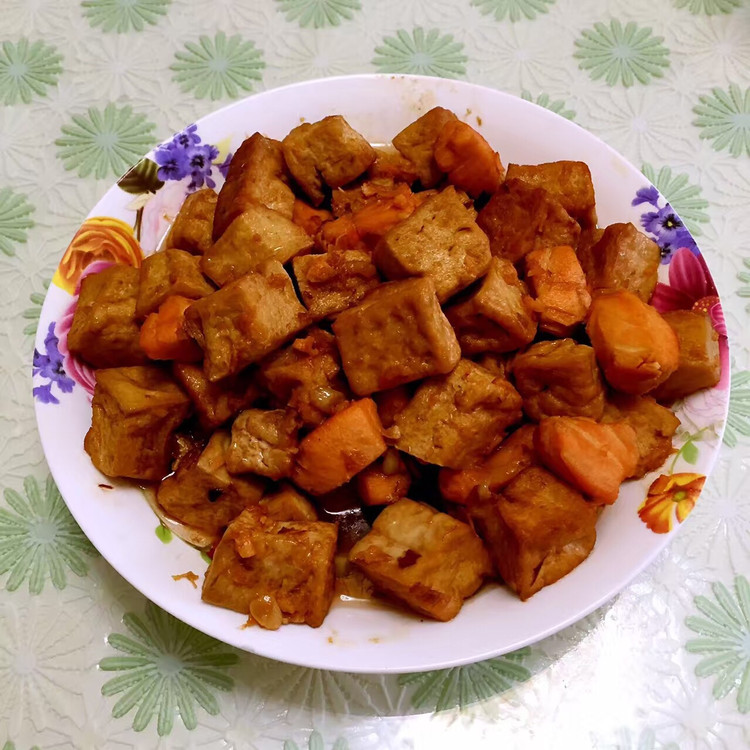 三文鱼炖豆腐的做法