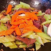 #元宵节美食大赏#莴笋香菇炒牛肉片的做法图解10